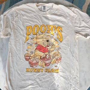 Disney White Winnie the Pooh 'Pooh's Hunny Farm' Short Sleeve Tee